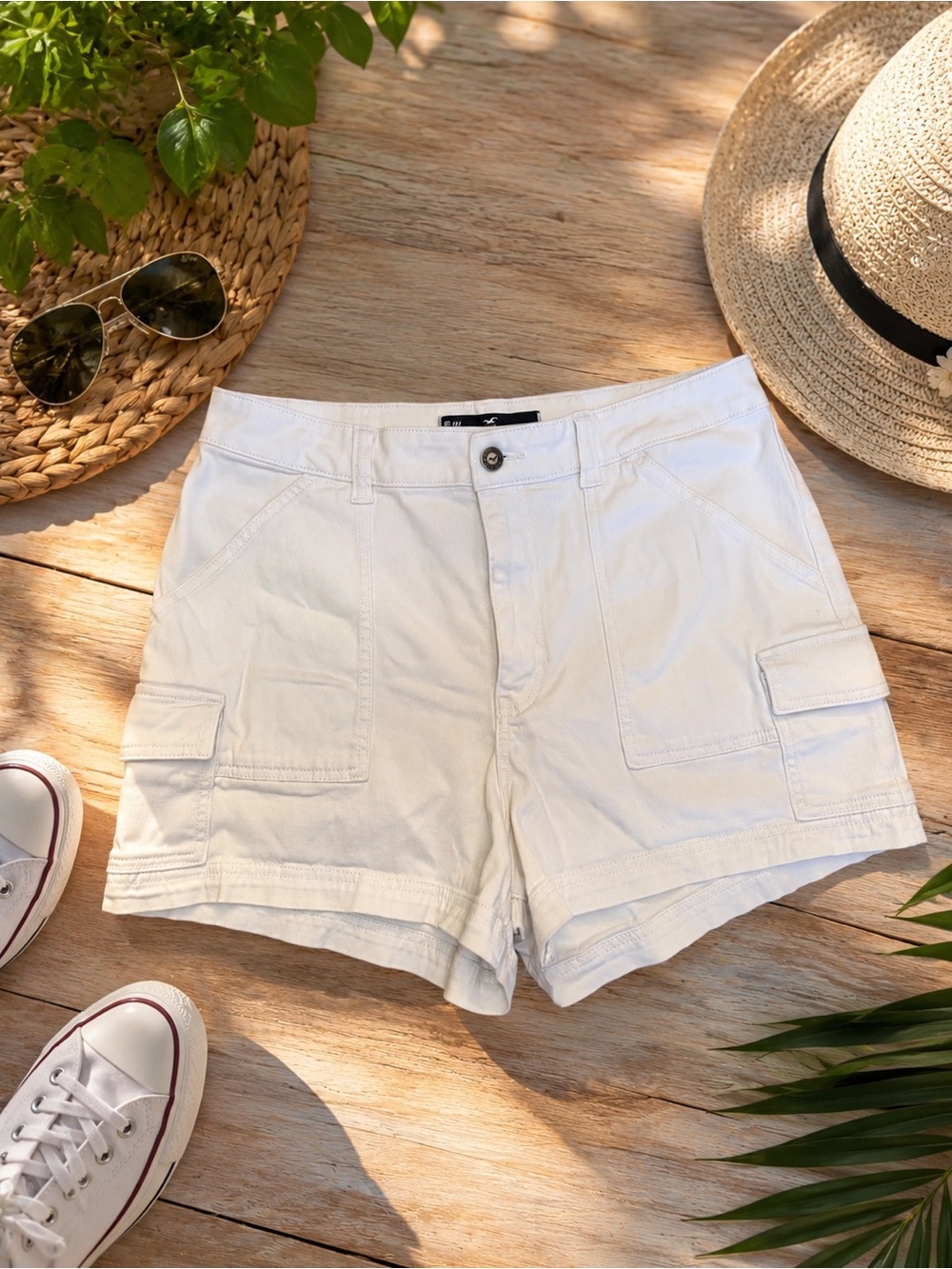 Hollister White Cargo Shorts Women’s Mid Rise Stretch Size 12 W32